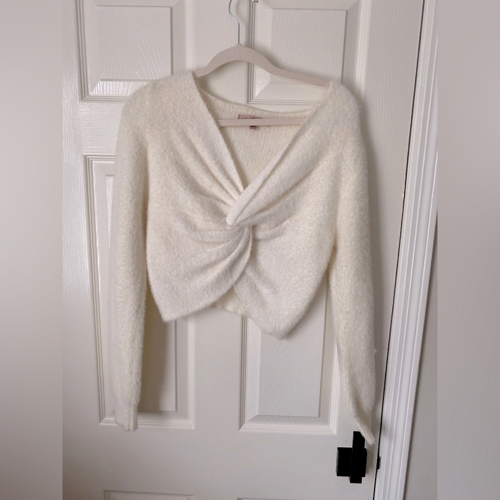 Love Tree White Twist Front Cropped Fuzzy Sweater V Neck Size L - Picture 6 of 7